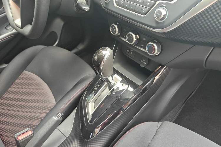 Used Nissan Lannia 2018 1.6L CVT Cool Trendy Sound Edition Gear Lever