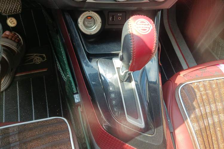 Used Nissan Lannia 2018 1.6L CVT Smart Cool Trendy Audio Model Gear Lever