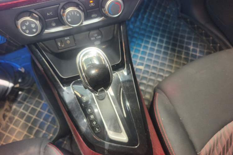 Used Nissan Lannia 2018 1.6L CVT Cool Trendy Sound Edition Gear Lever