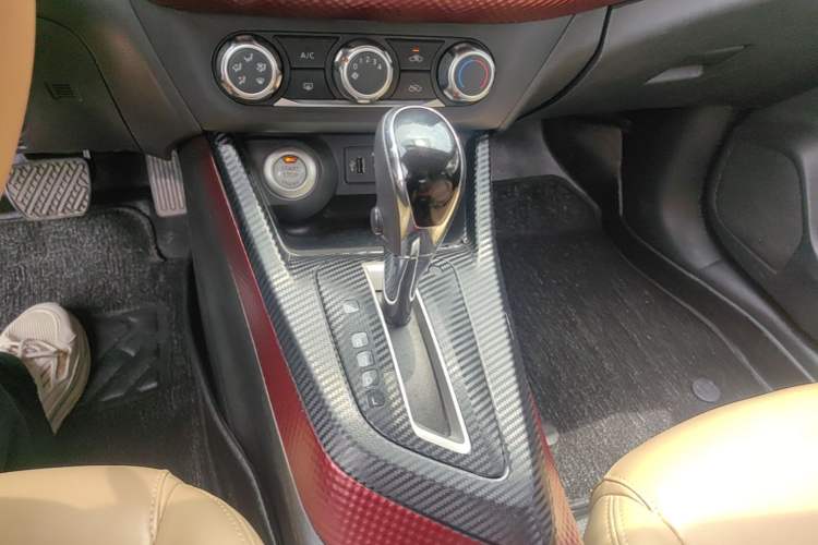 Used Nissan Lannia 2018 1.6L CVT Smart Cool Trendy Audio Model Gear Lever