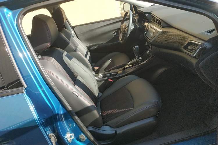 Used Nissan Lannia 2018 1.6L CVT High-Energy Trendy Audio Edition Right Front Seat