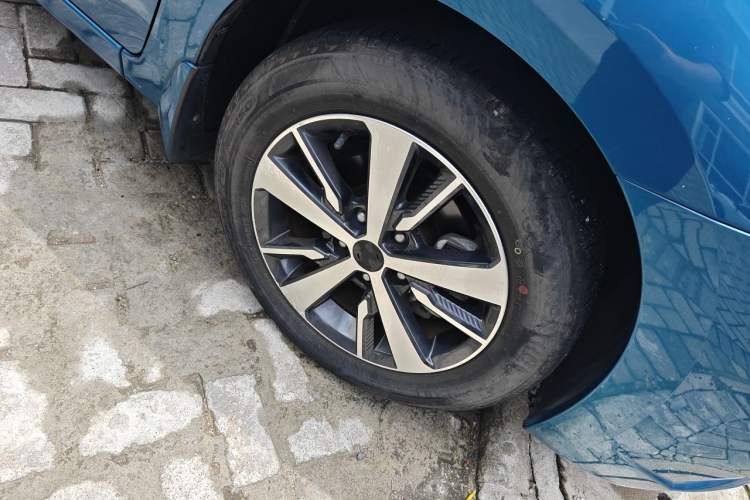 Used Nissan Lannia 2018 1.6L CVT Cool Trendy Sound Edition Right Front Wheel Hub