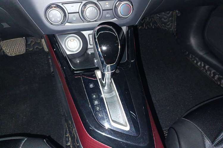 Used Nissan Lannia 2018 1.6L CVT Smart Cool Trendy Audio Model Gear Lever