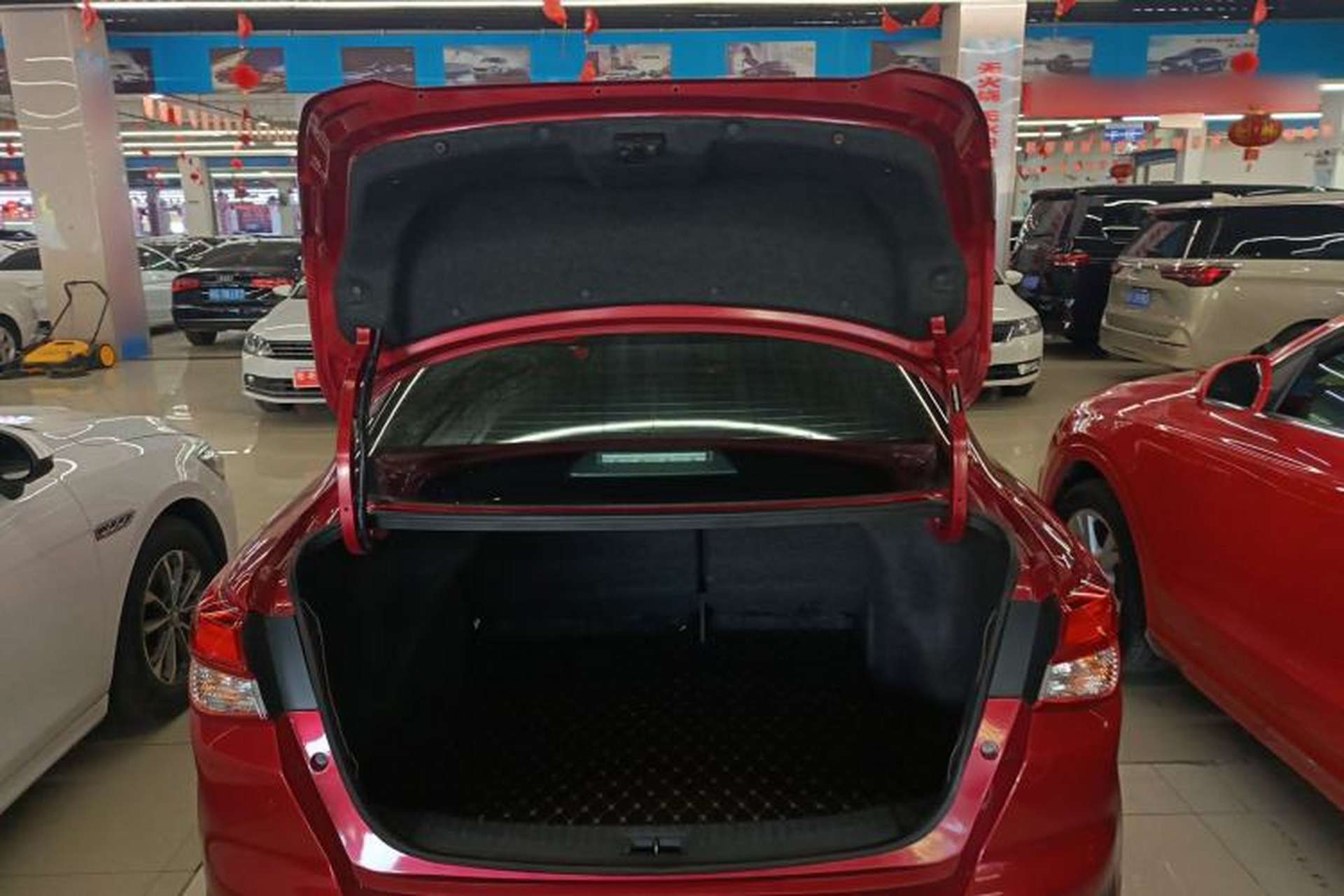 Used Nissan Lannia 2018 1.6L CVT Smart Cool Trendy Audio Model Trunk
