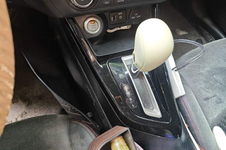 Used Nissan Lannia 2018 1.6L CVT High-Energy Trendy Audio Edition Gear Lever