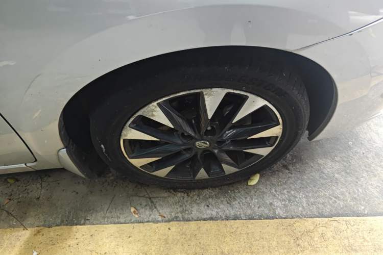 Used Nissan Lannia 2018 1.6L CVT High-Energy Trendy Audio Edition Right Front Wheel Hub