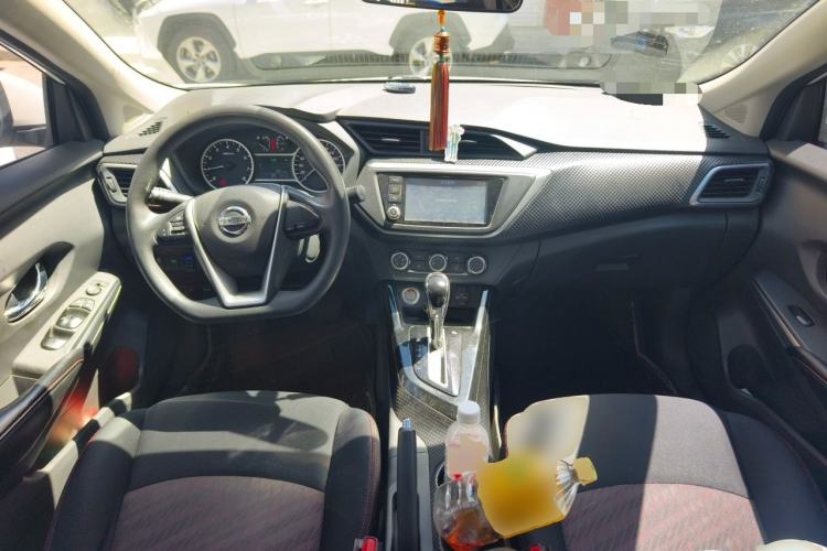 Used Nissan Lannia 2018 1.6L CVT Smart Cool Trendy Audio Model Center Console