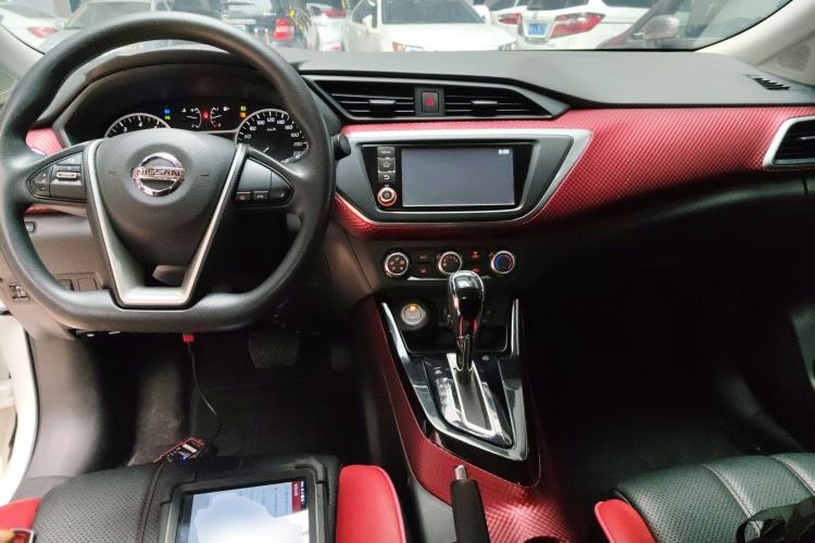 Used Nissan Lannia 2018 1.6L CVT Smart Cool Trendy Audio Model Center Console