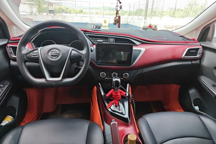 Used Nissan Lannia 2018 1.6L CVT Cool Trendy Sound Edition Center Console