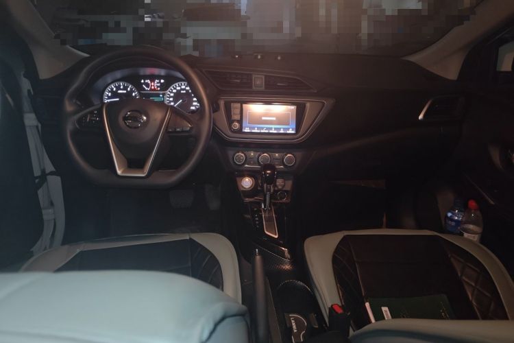 Used Nissan Lannia 2018 1.6L CVT Smart Cool Trendy Audio Model Center Console