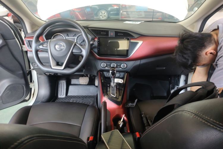 Used Nissan Lannia 2018 1.6L CVT Cool Trendy Sound Edition Center Console