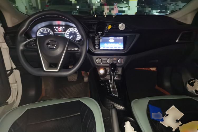 Used Nissan Lannia 2018 1.6L CVT Smart Cool Trendy Audio Model Center Console