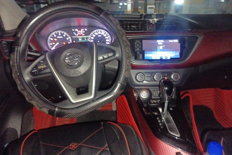 Used Nissan Lannia 2018 1.6L CVT Smart Cool Trendy Audio Model Center Console