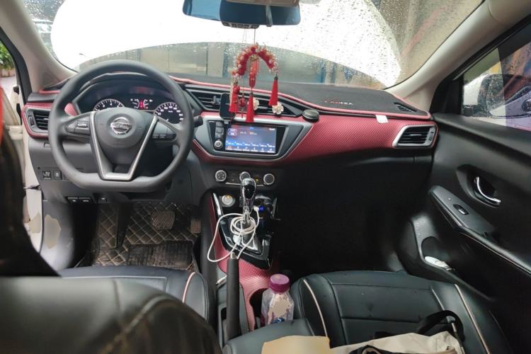 Used Nissan Lannia 2018 1.6L CVT Smart Cool Trendy Audio Model Center Console