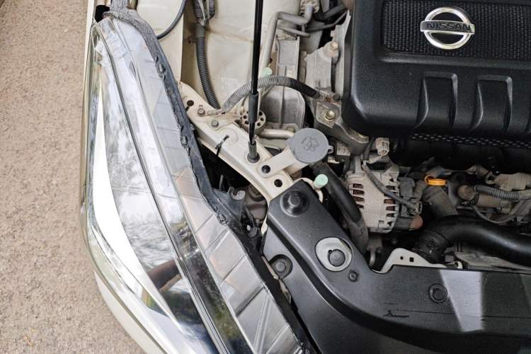 Used Nissan Lannia 2018 1.6L CVT Cool Trendy Sound Edition Engine Bay Right