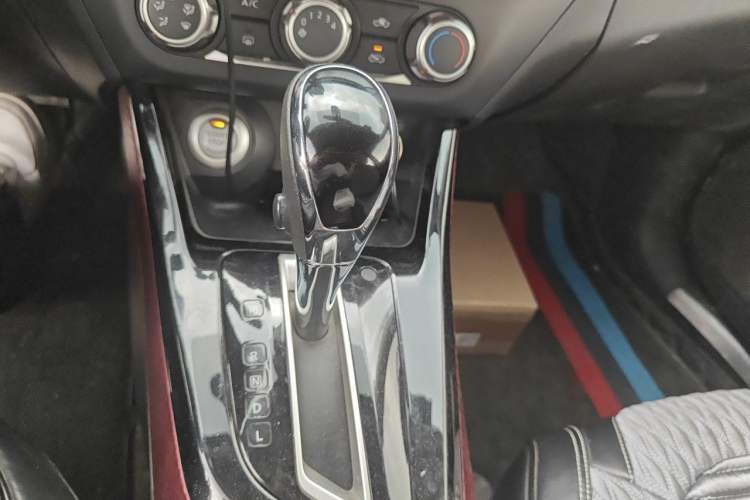Used Nissan Lannia 2018 1.6L CVT Smart Cool Trendy Audio Model Gear Lever