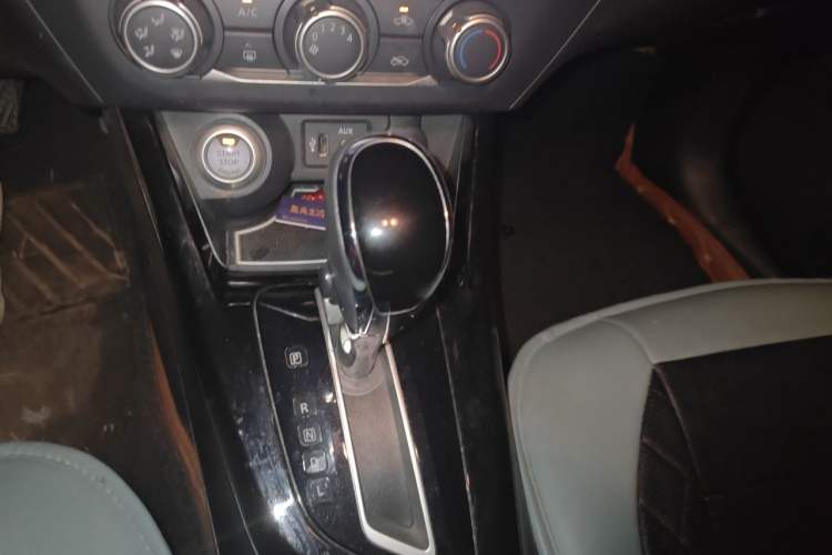 Used Nissan Lannia 2018 1.6L CVT Smart Cool Trendy Audio Model Gear Lever