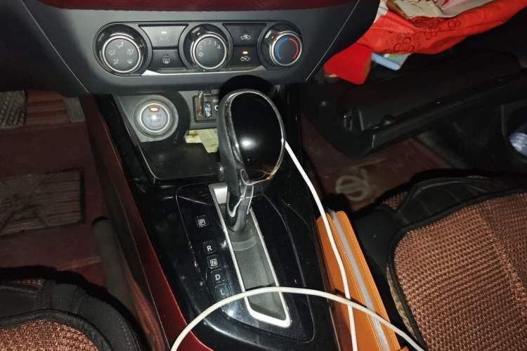 Used Nissan Lannia 2018 1.6L CVT Smart Cool Trendy Audio Model Gear Lever