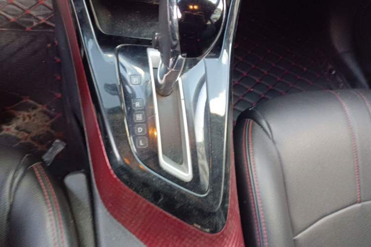 Used Nissan Lannia 2018 1.6L CVT Cool Trendy Sound Edition Gear Lever