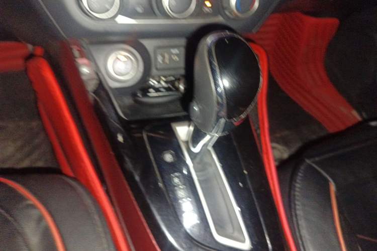 Used Nissan Lannia 2018 1.6L CVT Smart Cool Trendy Audio Model Gear Lever