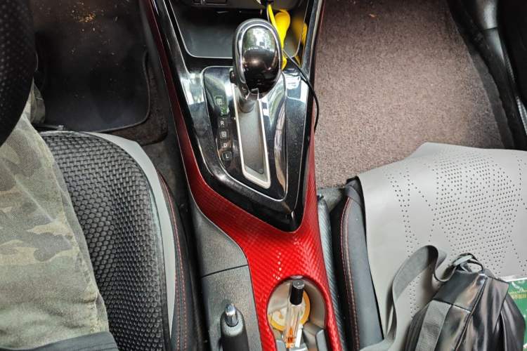 Used Nissan Lannia 2018 1.6L CVT Cool Trendy Sound Edition Gear Lever