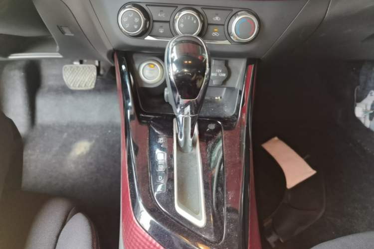 Used Nissan Lannia 2018 1.6L CVT Smart Cool Trendy Audio Model Gear Lever
