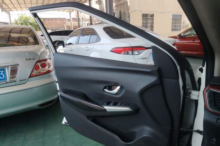 Used Nissan Lannia 2018 1.6L CVT Cool Trendy Sound Edition Left Front Door Interior