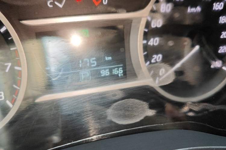 Used Nissan Lannia 2018 1.6L CVT Cool Trendy Sound Edition Odometer Close Up