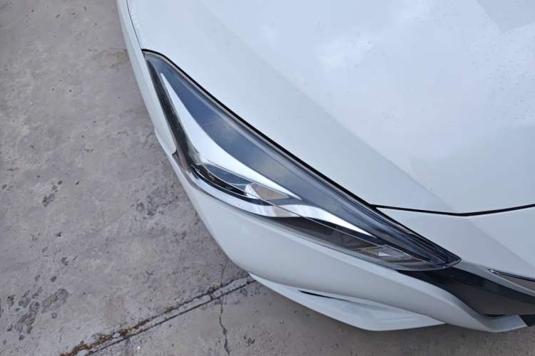 Used Nissan Lannia 2018 1.6L CVT Cool Trendy Sound Edition Right Front Headlight