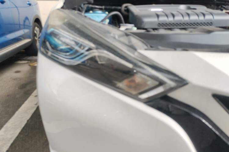 Used Nissan Lannia 2018 1.6L Manual Cool Trendy Sound Edition Right Front Headlight