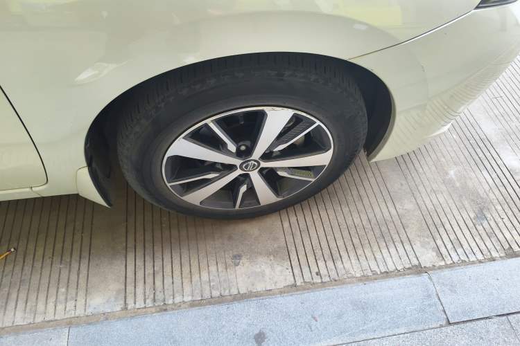 Used Nissan Lannia 2018 1.6L CVT Cool Trendy Sound Edition Right Front Wheel Hub