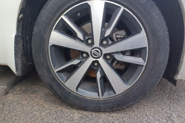 Used Nissan Lannia 2018 1.6L CVT Cool Trendy Sound Edition Right Front Wheel Hub