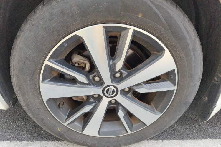 Used Nissan Lannia 2018 1.6L CVT Cool Trendy Sound Edition Right Front Wheel Hub