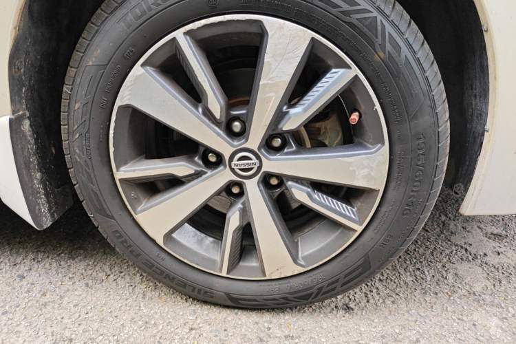 Used Nissan Lannia 2018 1.6L CVT Cool Trendy Sound Edition Right Front Wheel Hub