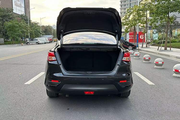 Used Nissan Lannia 2019 1.6L CVT Smart Connect Smart Cool Version China VI Standard Interior 6