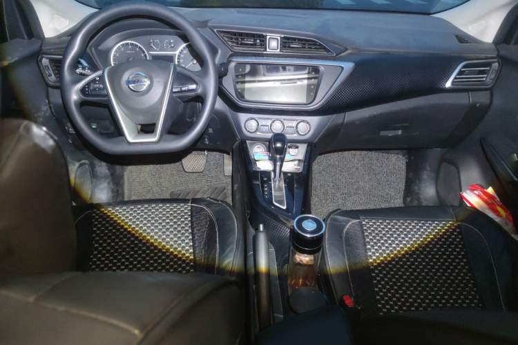 Used Nissan Lannia 2019 1.6L CVT Smart Connect Smart Cool Version China VI Standard Center Console