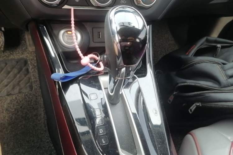 Used Nissan Lannia 2019 1.6L CVT Smart Connect Smart Cool Version China V Standard Gear Lever