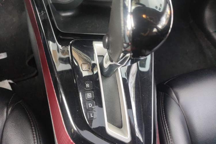 Used Nissan Lannia 2019 1.6L CVT Smart Connect Smart Cool Version China VI Standard Gear Lever