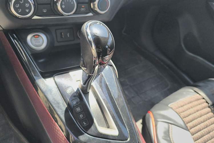 Used Nissan Lannia 2019 1.6L CVT Smart Connect Smart Cool Version China V Standard Gear Lever