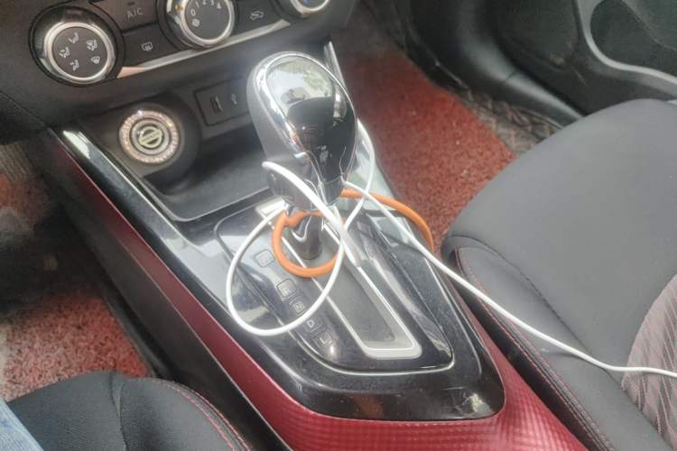 Used Nissan Lannia 2019 1.6L CVT Smart Connect Smart Cool Version China V Standard Gear Lever