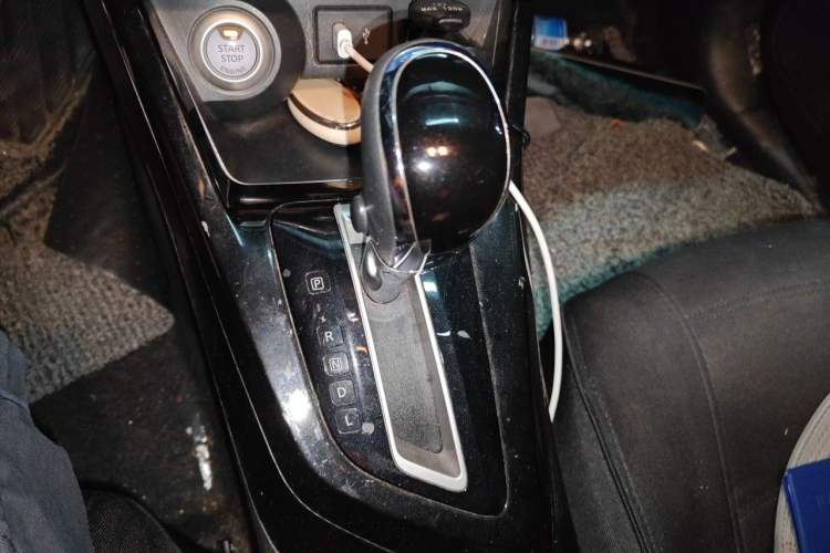 Used Nissan Lannia 2019 1.6L CVT Smart Connect Smart Cool Version China V Standard Gear Lever