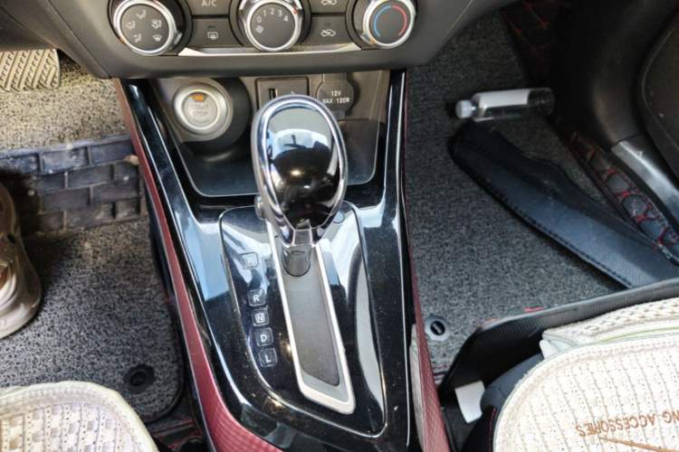 Used Nissan Lannia 2019 1.6L CVT Smart Connect Smart Cool Version China V Standard Gear Lever