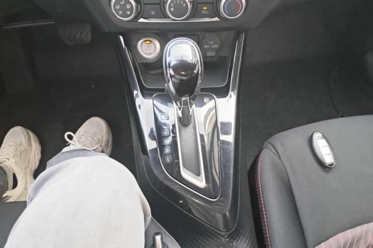 Used Nissan Lannia 2019 1.6L CVT Smart Connect Smart Cool Version China VI Standard Gear Lever