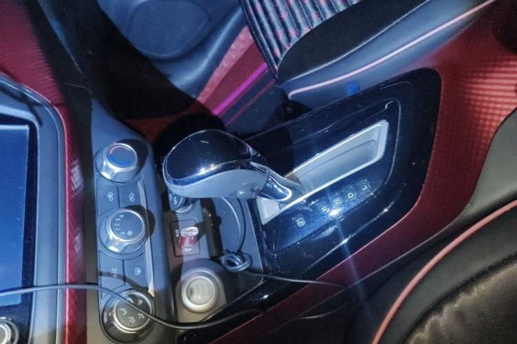 Used Nissan Lannia 2019 1.6L CVT Smart Connect Smart Cool Version China V Standard Gear Lever