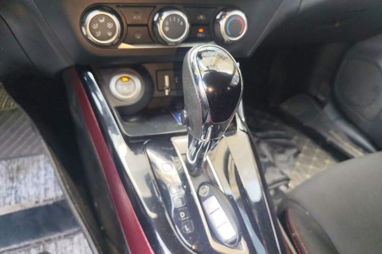 Used Nissan Lannia 2019 1.6L CVT Smart Connect Smart Cool Version China VI Standard Gear Lever