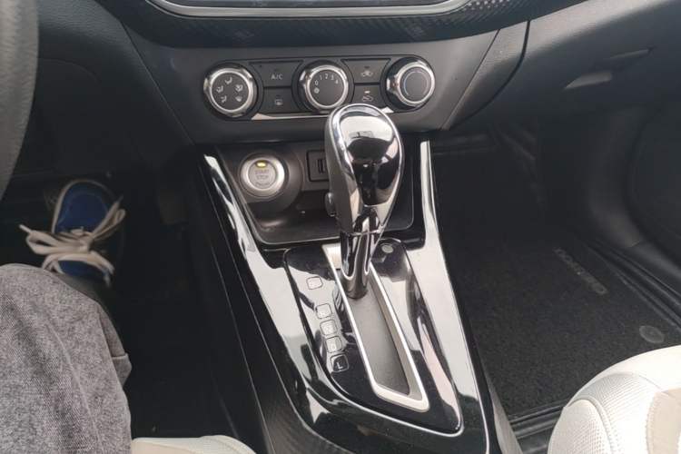Used Nissan Lannia 2019 1.6L CVT Smart Connect Smart Cool Version China V Standard Gear Lever