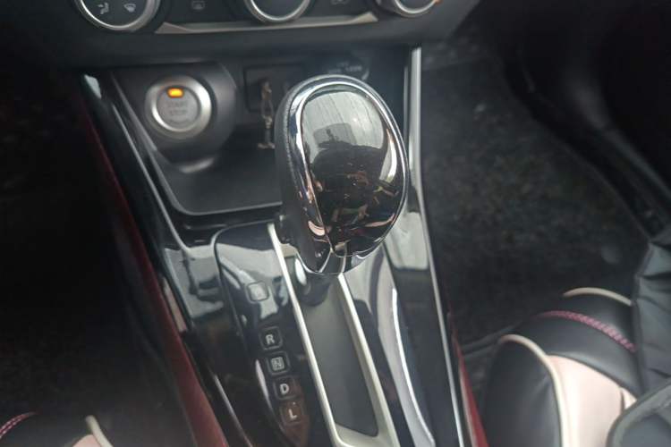 Used Nissan Lannia 2019 1.6L CVT Smart Connect Smart Cool Version China VI Standard Gear Lever
