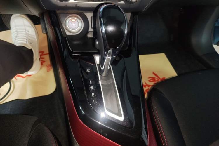 Used Nissan Lannia 2019 1.6L CVT Smart Connect Smart Cool Version China VI Standard Gear Lever