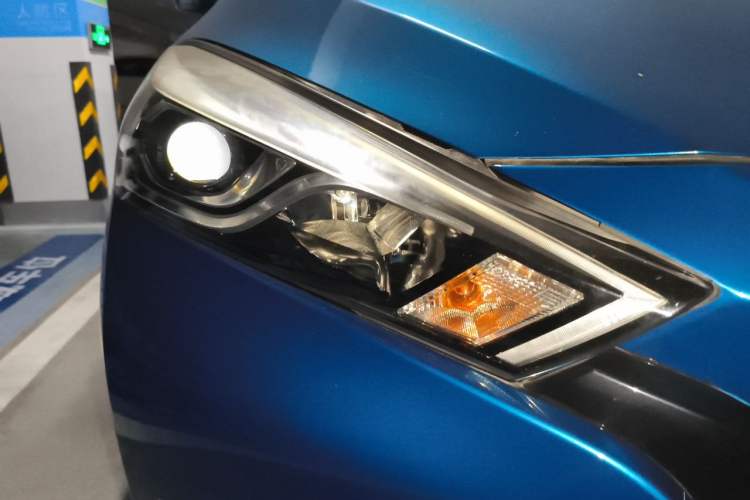 Used Nissan Lannia 2019 1.6L CVT Smart Connect Smart Cool Version China V Standard Right Front Headlight