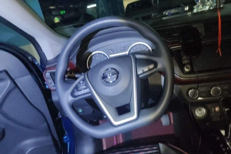 Used Nissan Lannia 2019 1.6L CVT Smart Connect Smart Cool Version China V Standard Steering Wheel